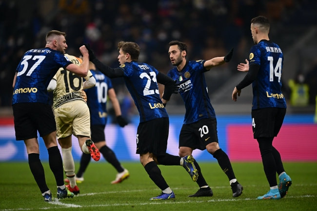 帮助宁波三年冲超，李霄鹏下岗再就业，教练团队薪资或高达千万（李霄鹏重返执教助宁波三年冲超，教练组薪酬或达千万级）