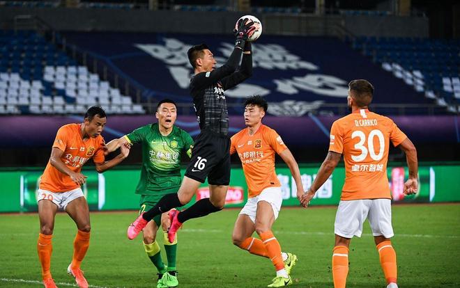 上肢力量对足球的重要性（上肢力量在足球中的关键作用）