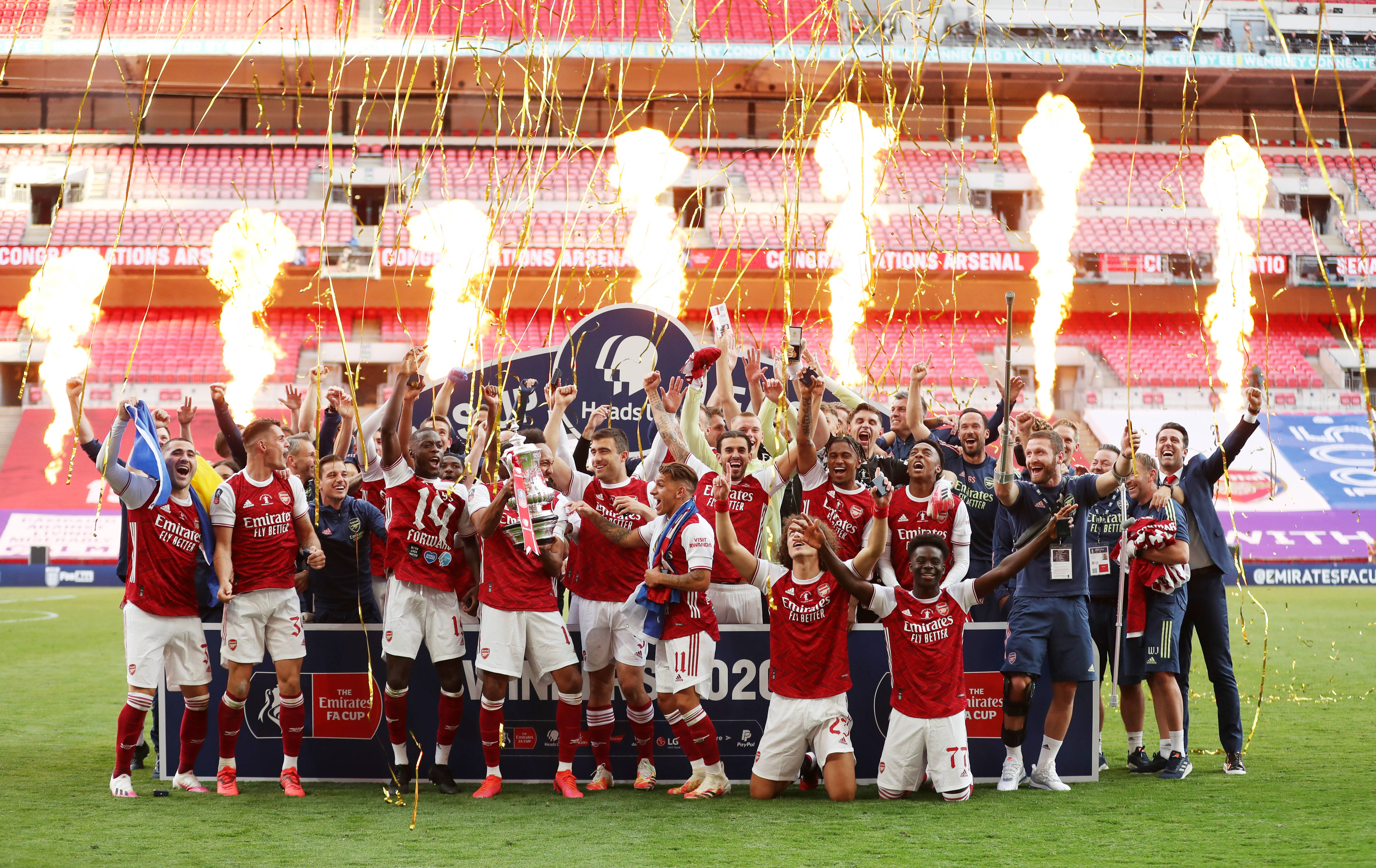 赛后情书：英超大结局阿森纳夺冠利好曼联，皇马逼平升班马（赛后速递：英超收官阿森纳称王利好曼联，皇马遭升班马逼平）