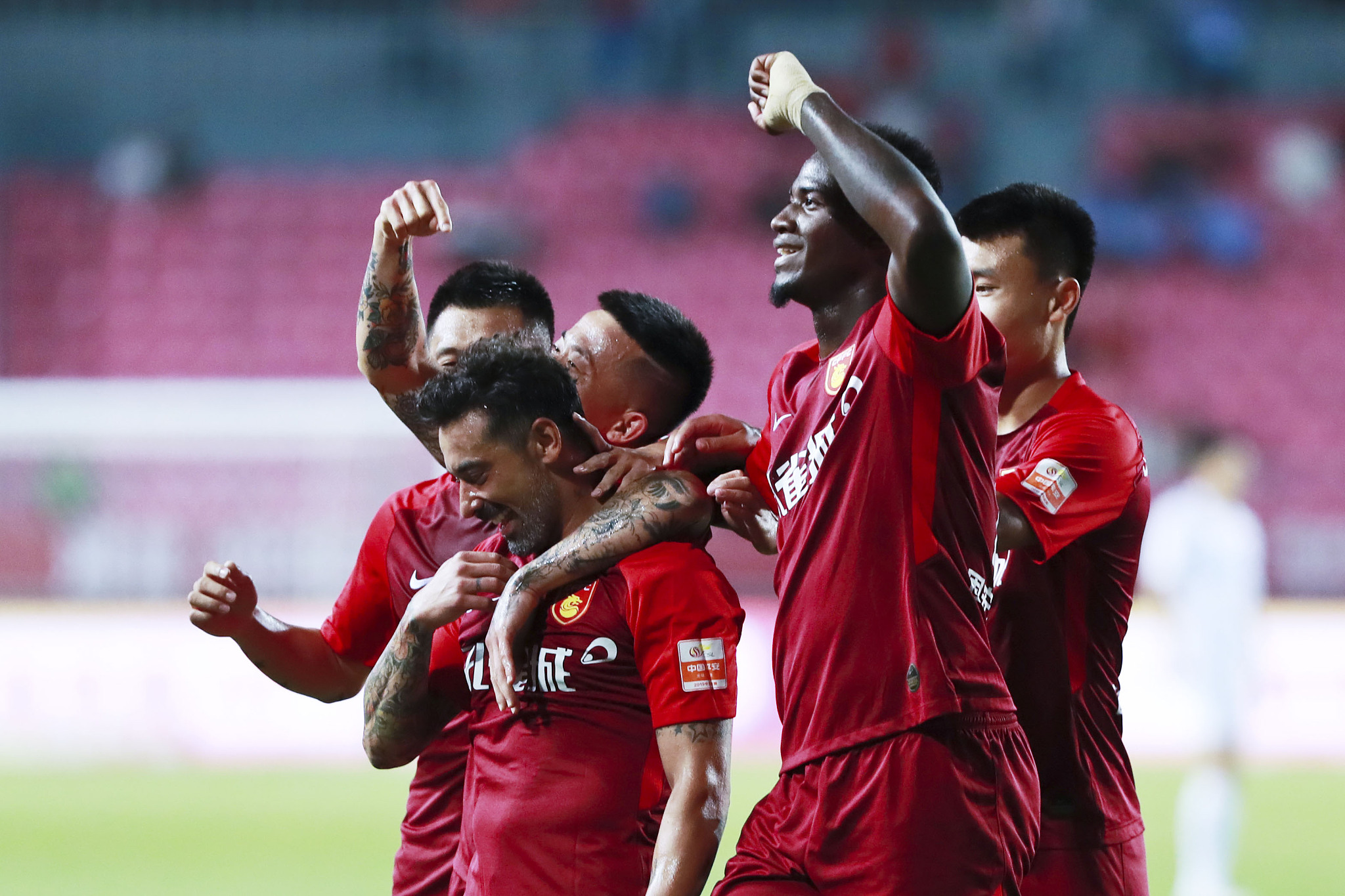非洲杯战报：阿乔里梅开二度，突尼斯3-1战胜乌干达（非洲杯：阿乔里双响，突尼斯3比1力克乌干达）