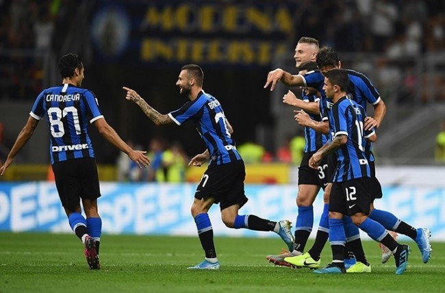 皮克：巴萨本赛季能竞争所有赛事的冠军，包括欧冠在内（皮克：本季巴萨有实力冲击各项锦标，欧冠也不例外）