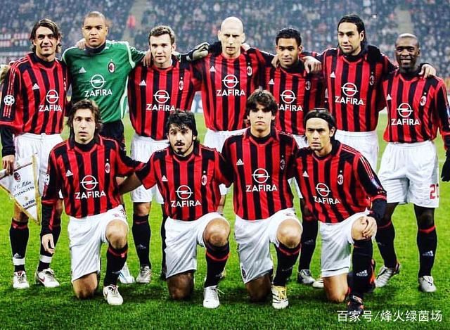 意甲最新动态：米兰锁定18岁新锋，国米仅落榜首一分（意甲快讯：米兰盯上18岁新前锋，国米距榜首仅差一分）