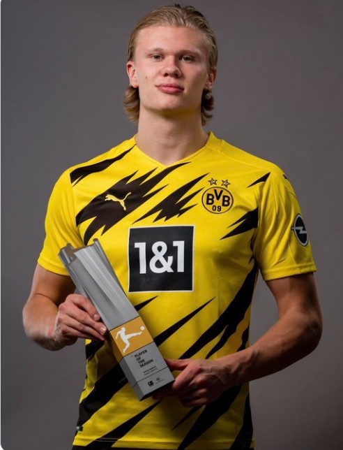 足球曝世界足坛将全面引入AI判罚系统