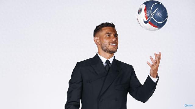 赖斯：我们在幕后有领导小组，比赛日的时候会各抒己见（赖斯：队内有领袖小组，比赛日大家畅所欲言）